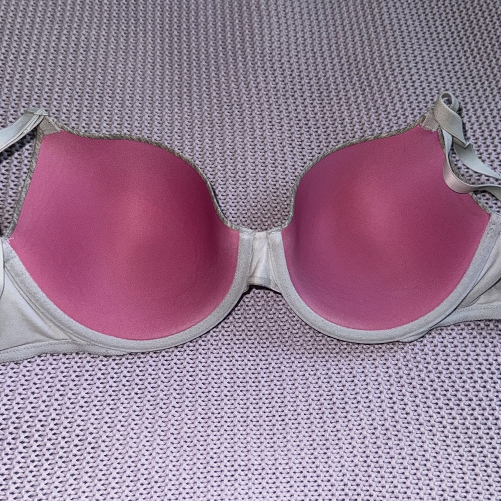 Wear everywhere tee shirt lightly lined bra by PINK Victoria’s Secret - Picture 3 of 4